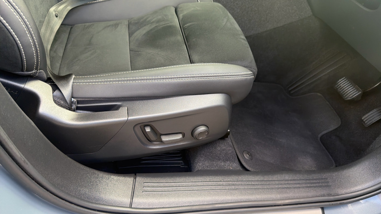 Volvo Xc40 1.5 T4 Recharge PHEV Plus Dark 5dr Auto Estate